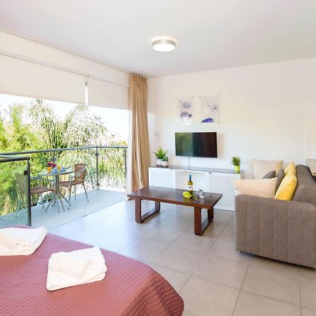 Lucile - Coralli Beachfront Apartment باراليمني المظهر الخارجي الصورة