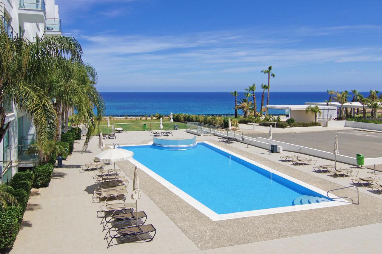 Lucile - Coralli Beachfront Apartment باراليمني المظهر الخارجي الصورة