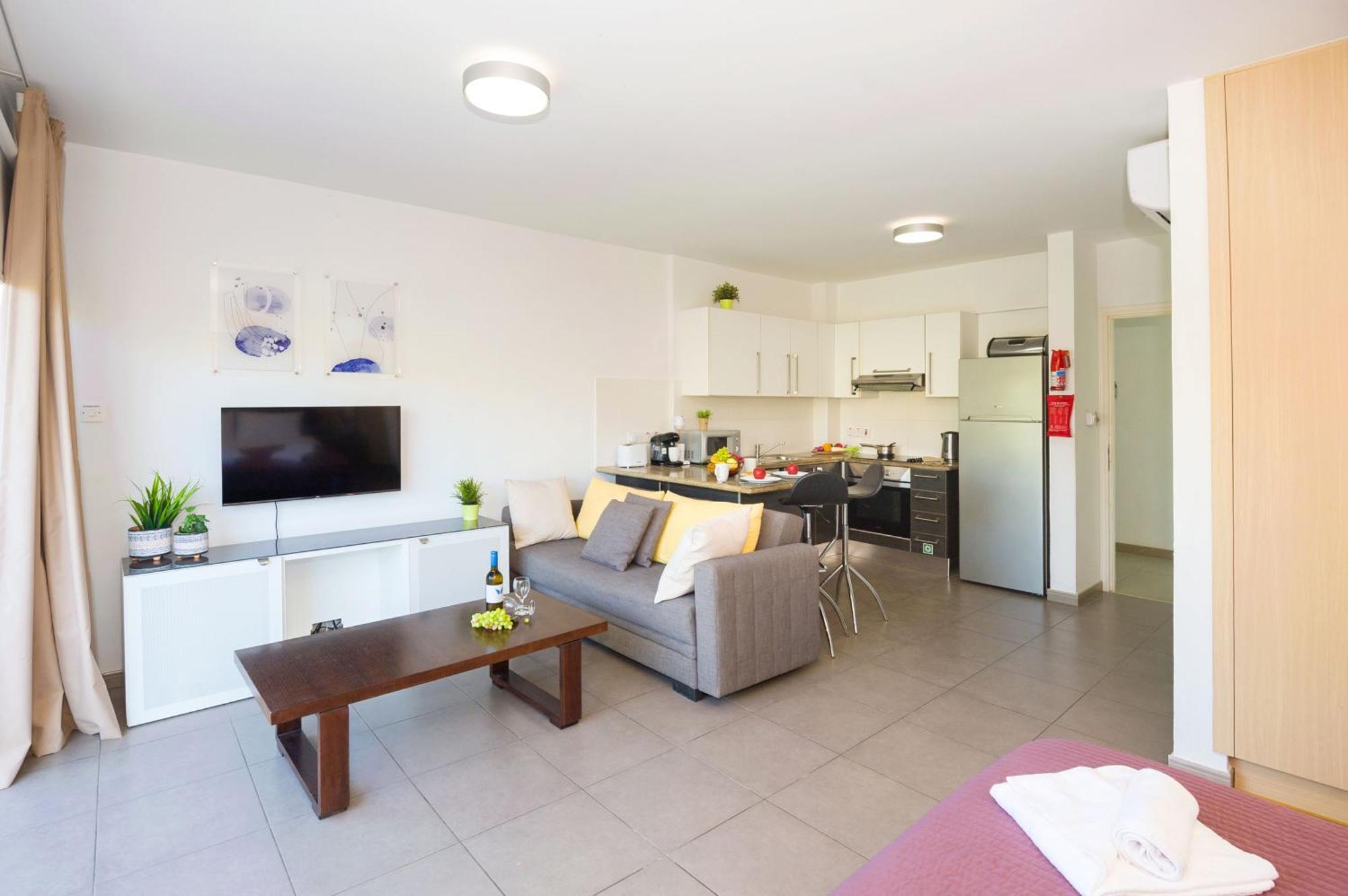 Lucile - Coralli Beachfront Apartment باراليمني المظهر الخارجي الصورة