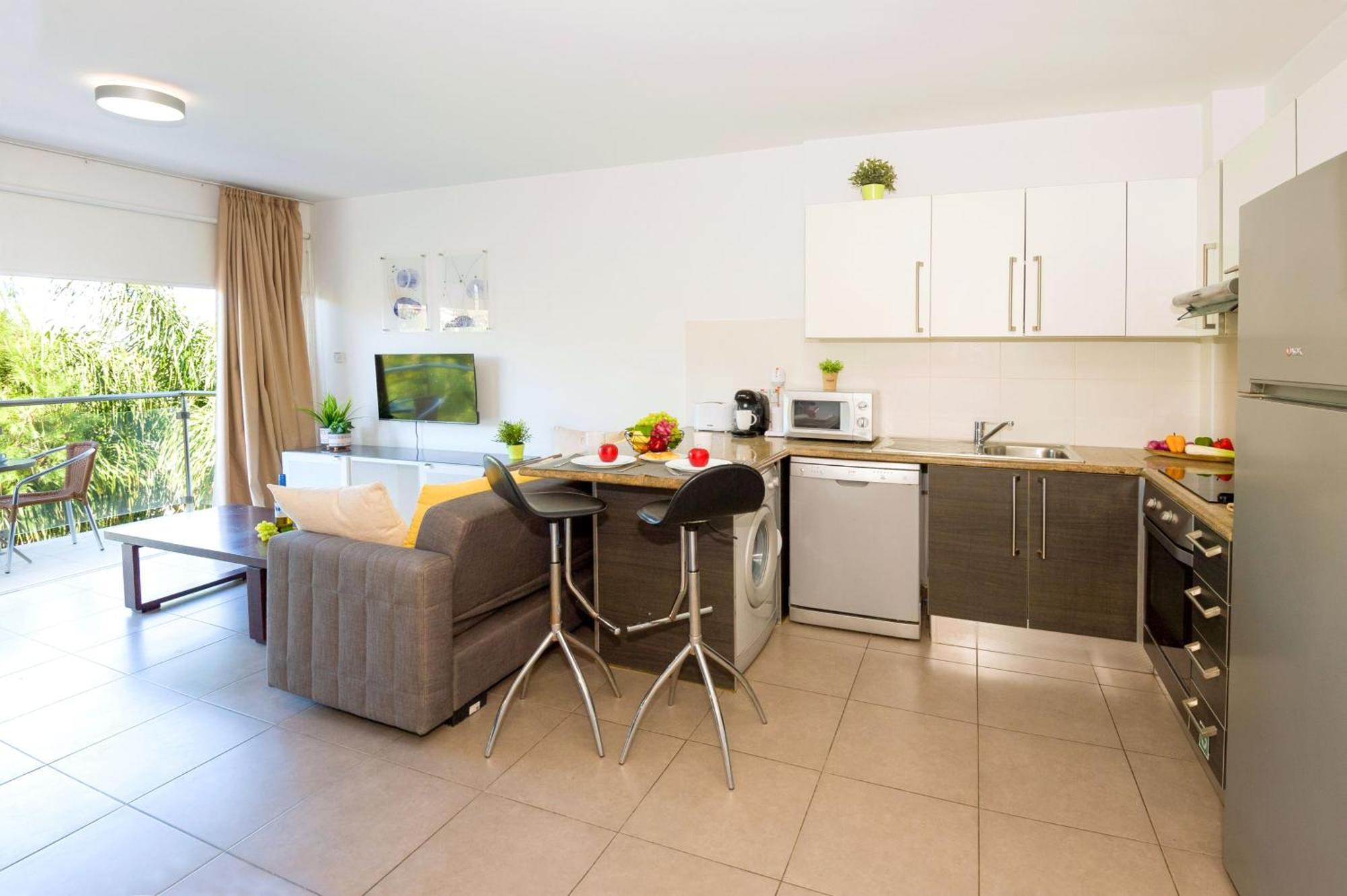 Lucile - Coralli Beachfront Apartment باراليمني المظهر الخارجي الصورة