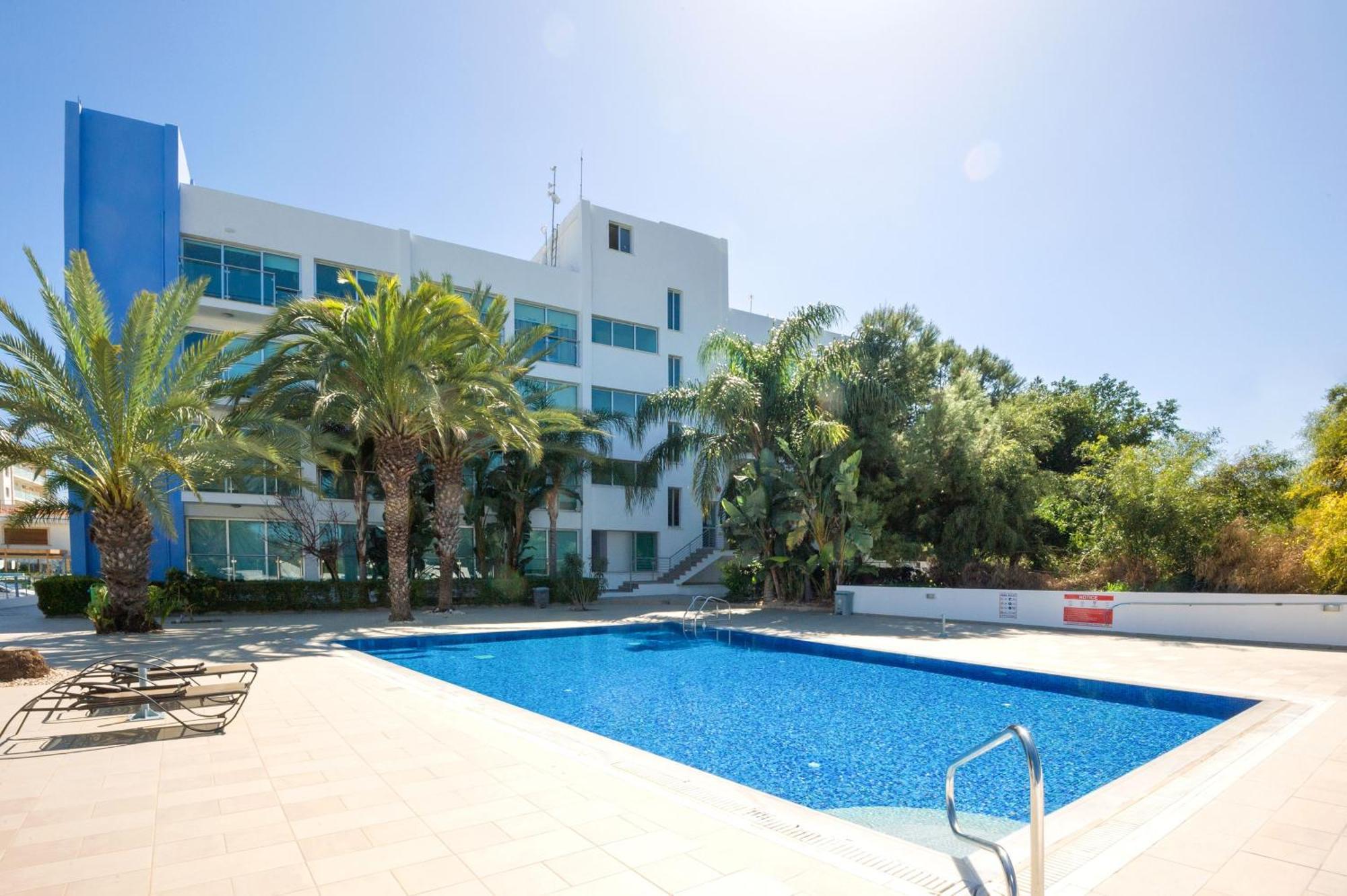 Lucile - Coralli Beachfront Apartment باراليمني المظهر الخارجي الصورة