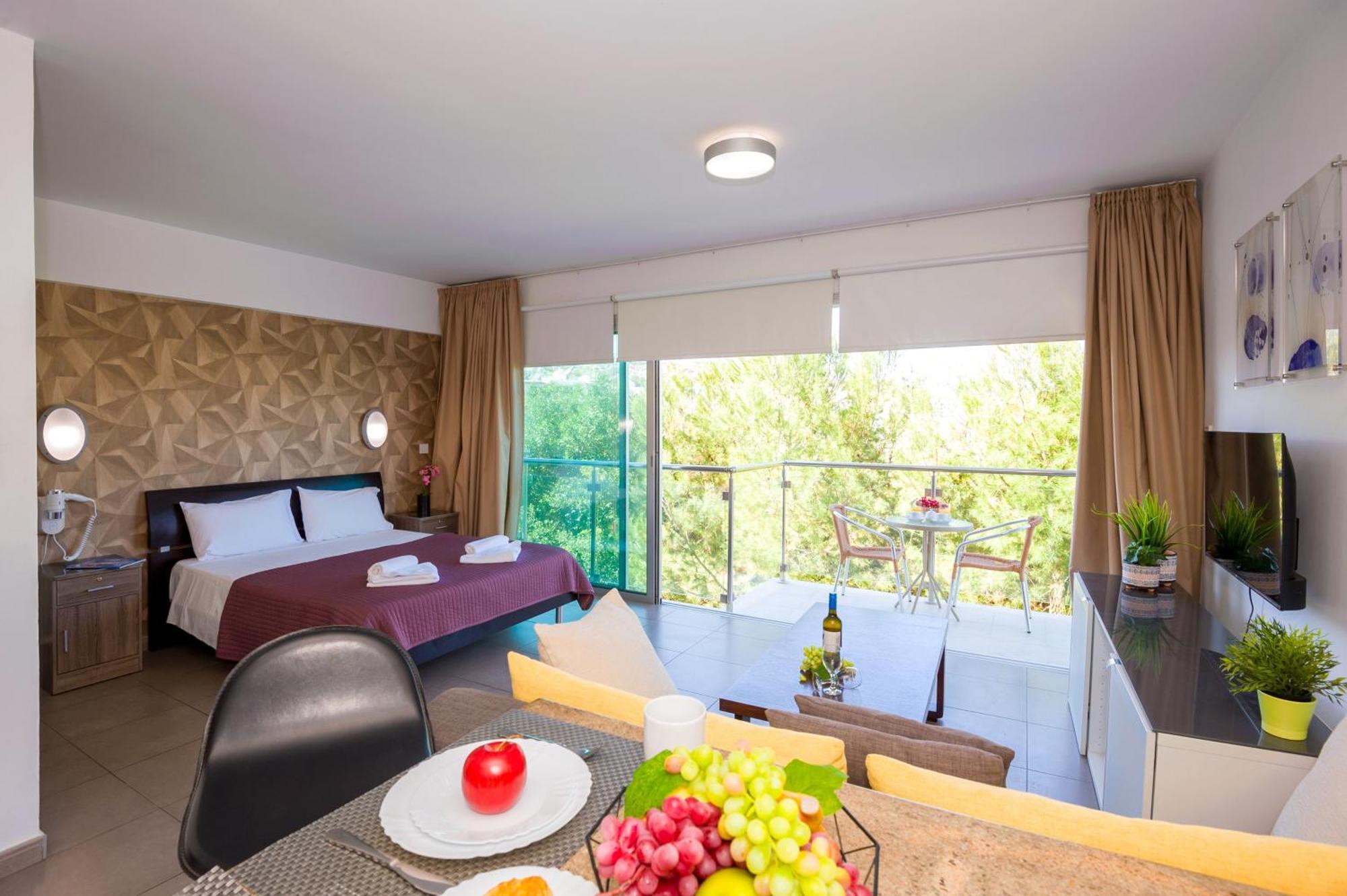 Lucile - Coralli Beachfront Apartment باراليمني المظهر الخارجي الصورة