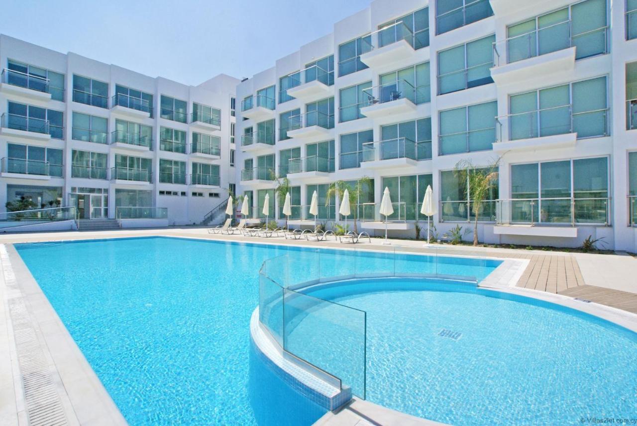 Lucile - Coralli Beachfront Apartment باراليمني المظهر الخارجي الصورة